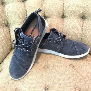 Toms Sneakers - Women’s Size 9